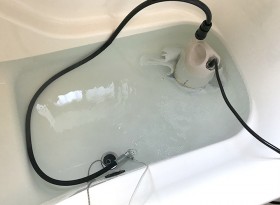 追い焚き運転を実施して、配管内部の汚れを排出 追い焚き運転を実施して、配管内部の汚れを排出